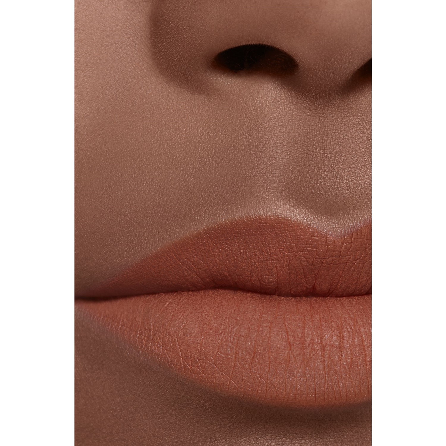 LA BARRA DE LABIOS LÍQUIDA MATE INTENSA DE LARGA DURACIÓN